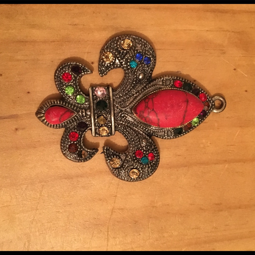 Fluer De Lis pendant